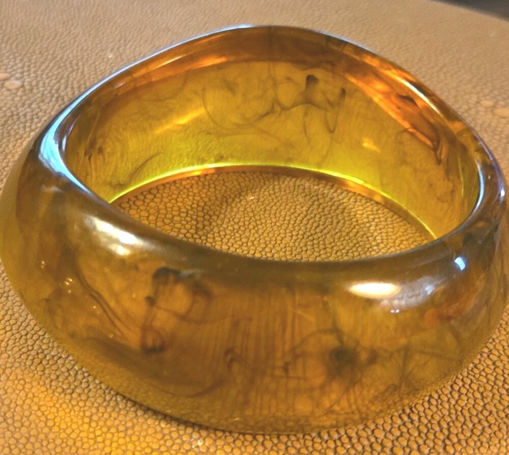 Chunky Apple Juice Bracelet Mid Century Wide Resin Bangle 7.5